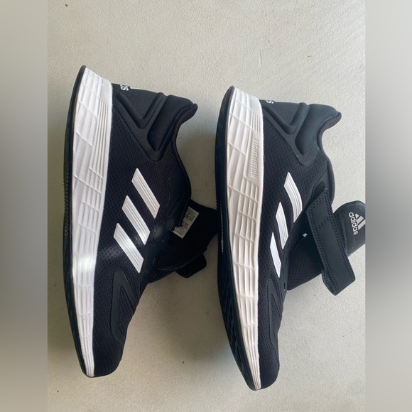 NWOT Adidas Boys Shoes Size 3 Color Black - Picture 4 of 9